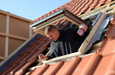 Pose de fenêtres de toit Velux à Biras